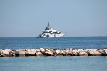 Lo yacht di Al Thani a Bari: le foto da Pane e pomodoro