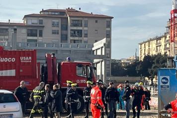 Firenze, crollo nel cantiere: le immagini