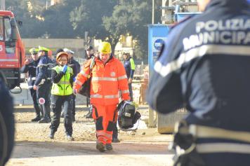 Firenze, crollo nel cantiere: le immagini