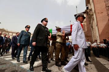 I funerali di Claudio Graziano a Roma: per l'ultimo saluto al generale, omaggio dell'Esercito schierato davanti alla basilica