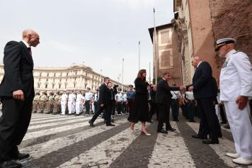 I funerali di Claudio Graziano a Roma: per l'ultimo saluto al generale, omaggio dell'Esercito schierato davanti alla basilica