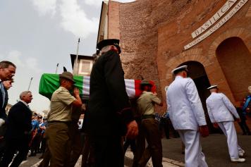 I funerali di Claudio Graziano a Roma: per l'ultimo saluto al generale, omaggio dell'Esercito schierato davanti alla basilica