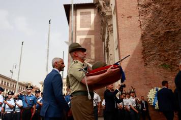 I funerali di Claudio Graziano a Roma: per l'ultimo saluto al generale, omaggio dell'Esercito schierato davanti alla basilica