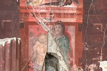 Il grande affresco dionisiaco di Pompei con baccanti e satiri