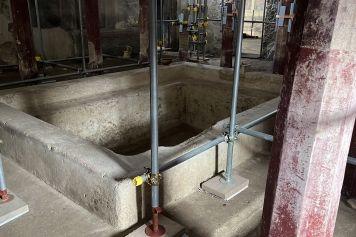 Il grande affresco dionisiaco di Pompei con baccanti e satiri