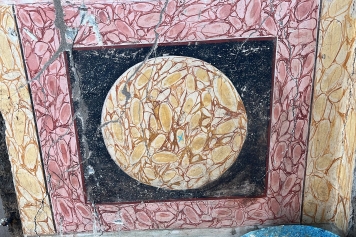 Il grande affresco dionisiaco di Pompei con baccanti e satiri