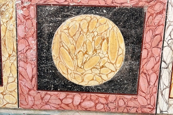 Il grande affresco dionisiaco di Pompei con baccanti e satiri