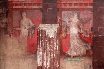 Il grande affresco dionisiaco di Pompei con baccanti e satiri