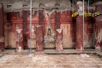 Il grande affresco dionisiaco di Pompei con baccanti e satiri