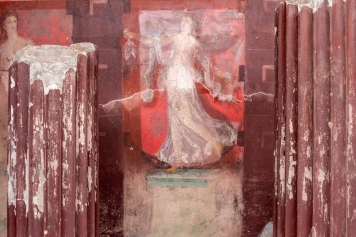 Il grande affresco dionisiaco di Pompei con baccanti e satiri