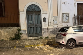 La scossa di magnitudo 4.4 ai Campi Flegrei: calcinacci caduti, gente in strada