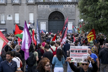«Not in my name», dopo Taverna Santa Chiara la piazza chiede le dimissioni del sindaco di Napoli