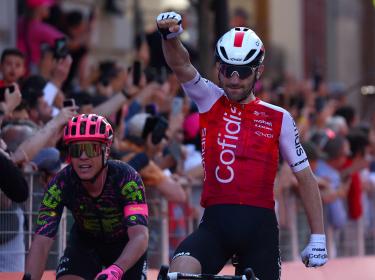 Giro d'Italia 2024, in diretta la tappa Genova-Lucca | Corriere.it