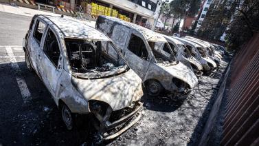 16 auto delle poste italiane andate a fuoco in via palmiro togliatti 1505