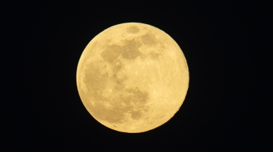 Superluna del Lupo del 3 gennaiola prima del 2026: come vederla (già venerdì sera) e perché si chiama così