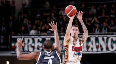 Basket, Tortona-Reyer Venezia