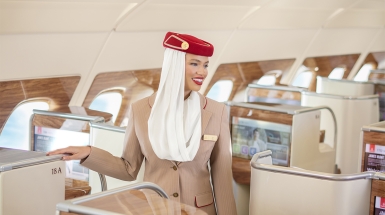 Emirates cerca assistenti di volo in Italia: date e luoghi dei cinque «open day» di gennaio 2026