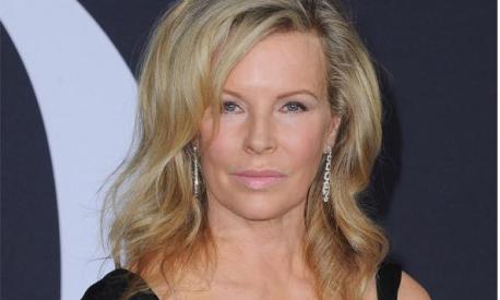 Kim Basinger compie 71 anni: gli inizi nella moda, l'Oscar nel 1998, il burrascoso divorzio da Alec Baldwin, 7 segreti