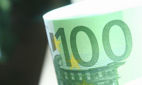 Bonus 100 euro in busta paga (prima di Natale), chi ne ha diritto? Si pagano tasse? Le domande e le risposte