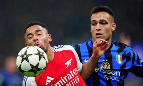 Pagelle Inter-Arsenal: Calhanoglu cartesiano (7,5), Lautaro capitano coraggioso (6,5). Male Frattesi