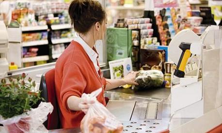 Black Friday e Natale 2024: le offerte di lavoro per camerieri, magazzinieri e cassieri in tutta Italia