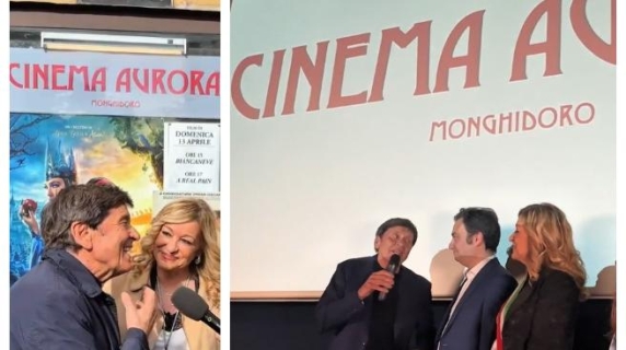 Gianni Morandi, a Monghidoro ha riaperto il cinema Aurora dove il cantante si esibiva a inizio carriera: il video