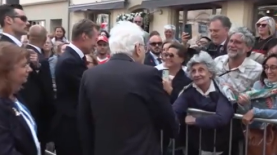 «Presidente lei è il mio idolo, un vero signore», gli elogi a Mattarella dell'italiana in Lussemburgo