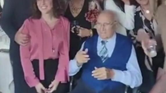 L'ultima apparizione in pubblico di Pippo Baudo: in sedia a rotelle alla festa per i 90 anni di Pingitore