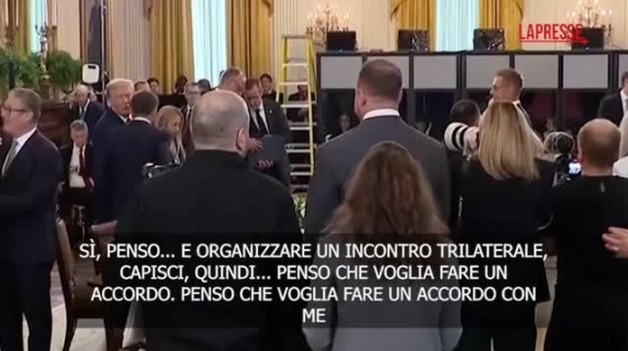 (LaPresse) - Scambio fuori programma, che doveva rimanere riservato, tra Donald Trump e Emmanuel Macron, prima dell'inizio del vertice allargato nella East Room della Casa Bianca. "Credo che voglia fare un accordo per me. Capisci? E' pazzesco", ha...