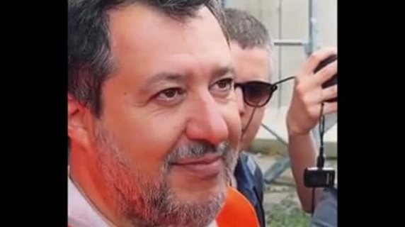 Cosa ha detto Salvini su Macron: «Si attacchi al tram. Vada lui a combattere in Ucraina, se vuole»