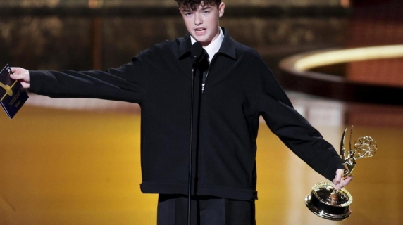 Owen Cooper vince l’Emmy per “Adolescence” e commuove: «Se ti concentri, tutto può essere possibile»