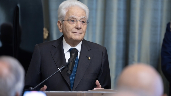 Mattarella incontra i vincitori del corso per dirigenti pubblici della Scuola Nazionale dell'Amministrazione in diretta