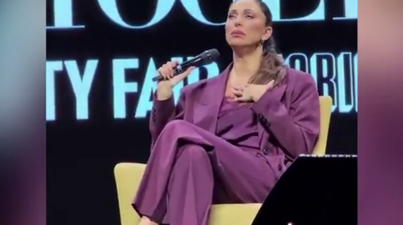 Belen in difficoltà durante un'intervista, i fan allarmati sui social