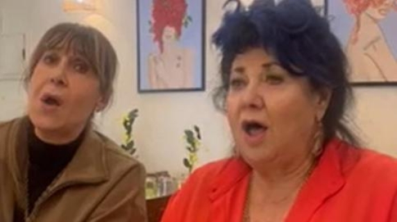 Marisa Laurito canta Battisti per il «No»