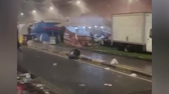 Tromba d'aria in Calabria travolge le bancarelle della fiera di San Giuseppe