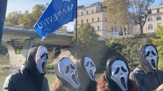 Il mare urla a causa della plastica»: Marevivo e la protesta per