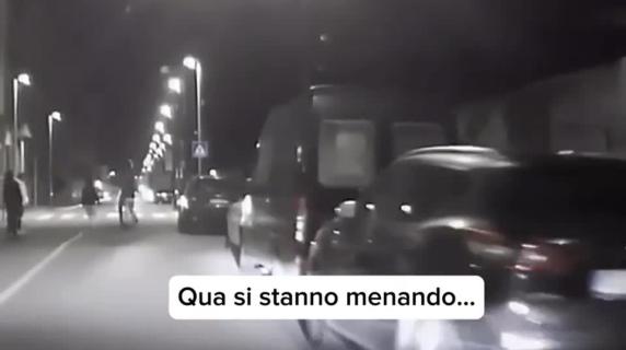 Milano, taxi salva quattro ragazzi da una baby gang. Poi l'inseguimento per  recuperare la borsa rubata - Corriere Tv