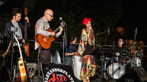 Marco Albani al Parco del Celio: sonorità di jazz acustico e world music per viaggiare dal Mediterraneo al Sud America