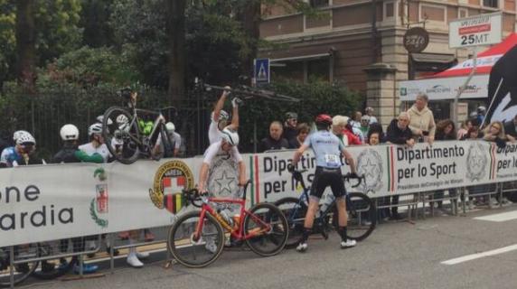 I ciclisti sbagliano strada e finiscono tra gli Poi