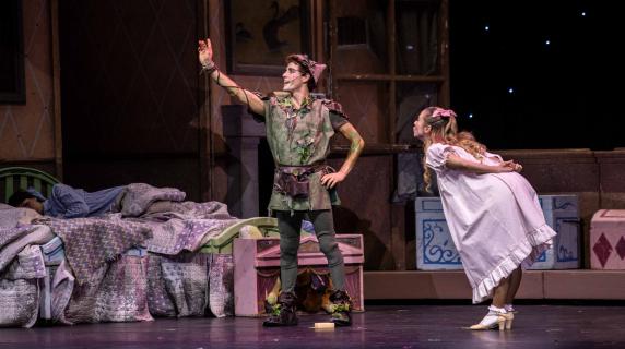 «Peter Pan - il Musical»: nuovo cast, laser, effetti speciali e le musiche di Bennato al Teatro Brancaccio