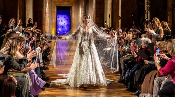 Gianni Molaro, La Sfilata «vanité Blanche» Per L'alta Moda Sposa. E In 