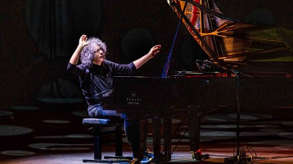 Giovanni Allevi, sold out ieri all'Auditorium per il live intitolato "Piano solo tour 2024"