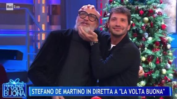 Stefano De Martino mostra il volto del dottore di Affari tuoi in diretta tv a «La volta buona»