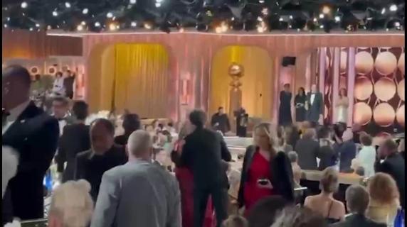 «Emilia Perez» vince il Golden Globe come miglior film e Luca Guadagnino abbandona la sala