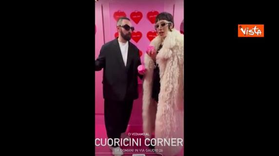 I Coma Cose giocano al «Cuoricini Corner» a Sanremo