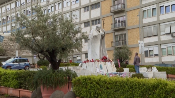Papa Francesco, il comunicato della Santa Sede: «Il Pontefice ha trascorso una notte tranquilla»