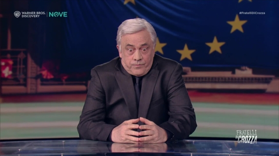 Crozza-Tajani: «Metti che ci invade Godzilla, noi chi ci mandiamo?»