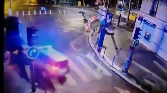 Parigi, l'inseguimento della polizia finisce con un mega incidente