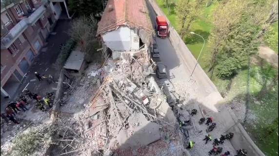 Palazzina crollata a Roma, le immagini dall'alto