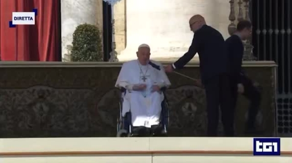 Il video di Papa Francesco a piazza San Pietro: la sorpresa emoziona i fedeli